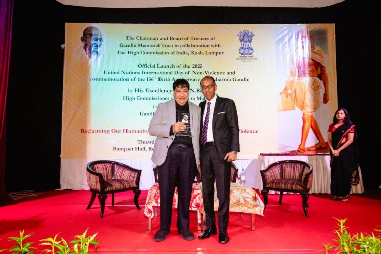 Raja Singham Receives Gandhi Memorial Trust 2025 Award for Public Services